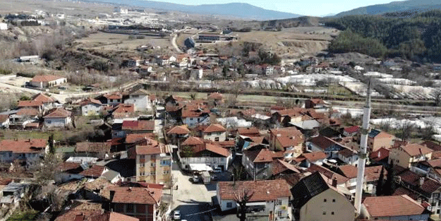 Türkiye'nin en kalabalık 2. köyü dünyayı giydiriyor