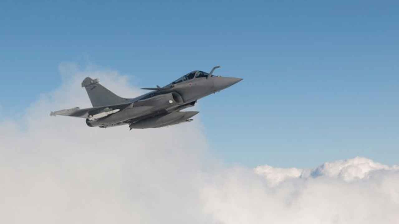 Türkiye’nin etrafını Rafale ile sarıyorlar! Savaş uçağı alıp petrol verecekler