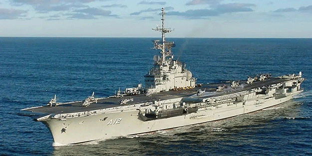 Türkiye'nin girişine izin vermediği uçak gemisi okyanusta batırıldı