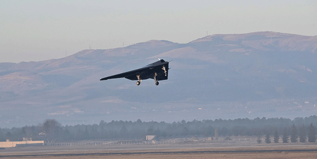 Türkiye'nin hayalet uçağı ANKA-3 Hindistan'ı ayağa kaldırdı! Herkes onu konuşuyor herkes