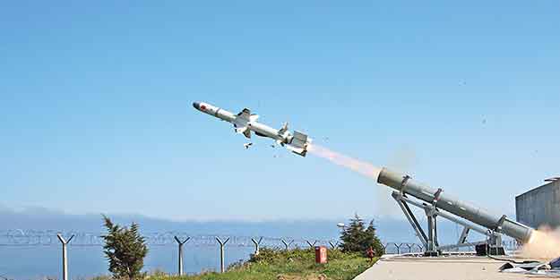 Türkiye’nin ilk deniz füzesi Atmaca seri üretime geçiyor