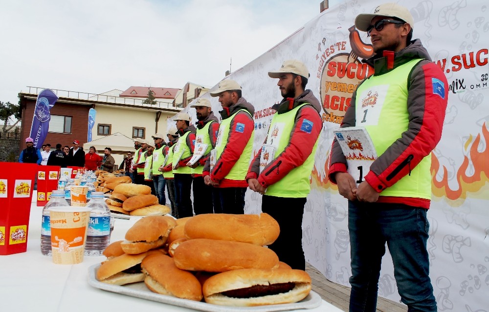 Türkiye’nin ilk ve tek Sucuk Ekmek Yeme Yarışması “Sucukla Patla” üçüncü kez yine Erciyes’te 