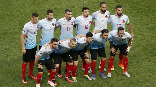 Türkiye'nin İspanya maçındaki forması tartışmalara sebep oldu