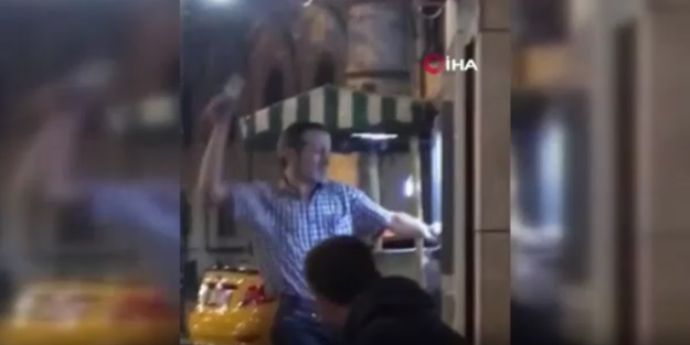 Türkiye'nin konuştuğu görüntü! 'Benim paramla bana artistlik mi yapıyorsun lan' deyip ATM'yi dövdü