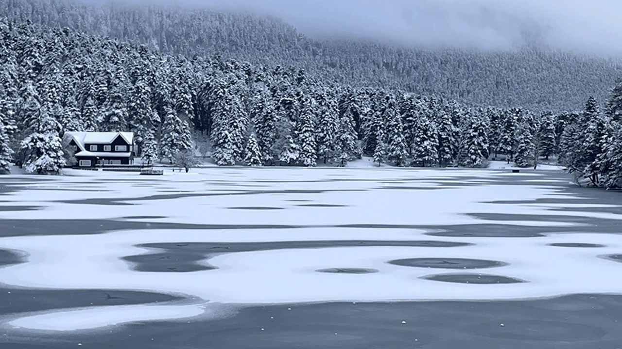 Türkiye'nin önde gelen turizm merkezinde kar 30 santime ulaştı