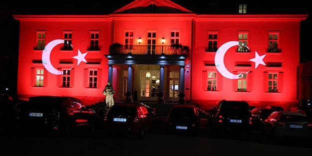O ülkede Türkiye'ye alçak saldırı!