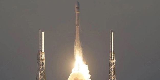 Türkiye'nin tarihi günü! Ay'a gidecek uzay aracının roketi ateşlendi