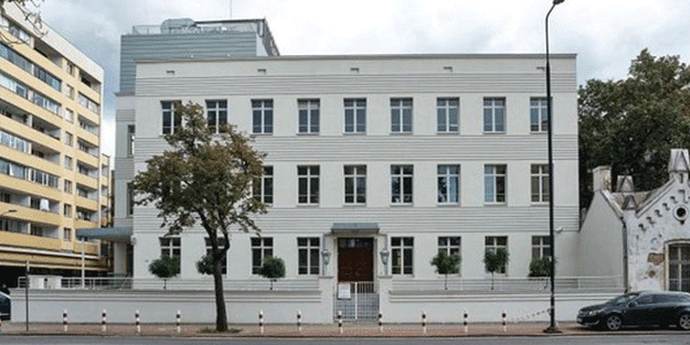 Türkiye'nin Varşova Büyükelçilik binasına skandal saldırı