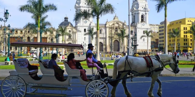 Türkiye'nin yeni Lima Büyükelçisi Kaleli, Peru Cumhurbaşkanı Boluarte'ye güven mektubunu sundu