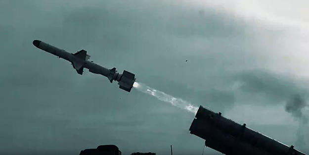 Türkiye'nin yerli ve milli motoruyla ilk atış! Atmaca füzesi hedefini başarıyla vurdu