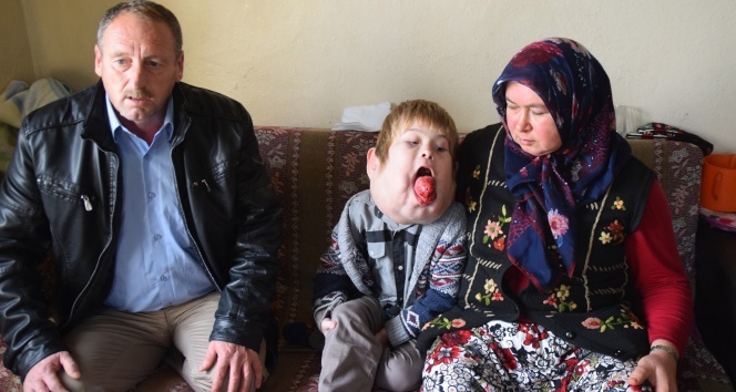 Türkiye'nin yüreğini burkan çocuk ameliyat oldu