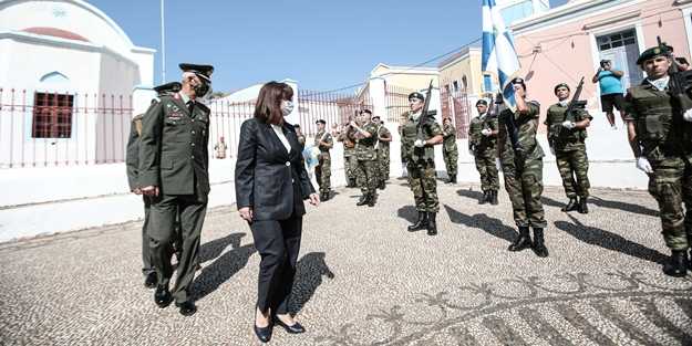 Türkiye'ye 2 km mesafede konuştu: Savaşa hazırlıklı olmalısınız