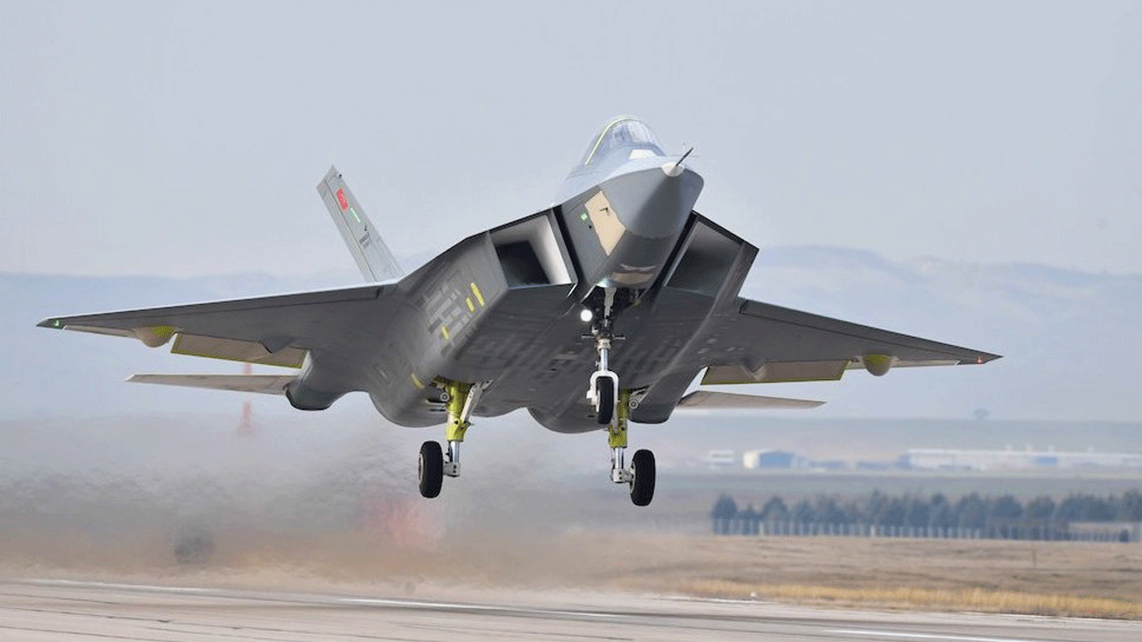 Türkiye'ye ait savaş uçakları havalandı! Dev operasyon