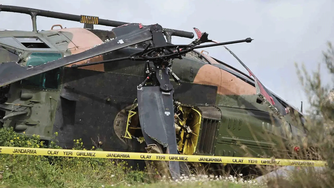 Türkiye'ye ait askeri helikopter düştü