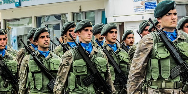 TÃ¼rkiye'ye diklenen Yunanistan askerler iÃ§in yardÄ±m kampanyasÄ± baÅlattÄ±