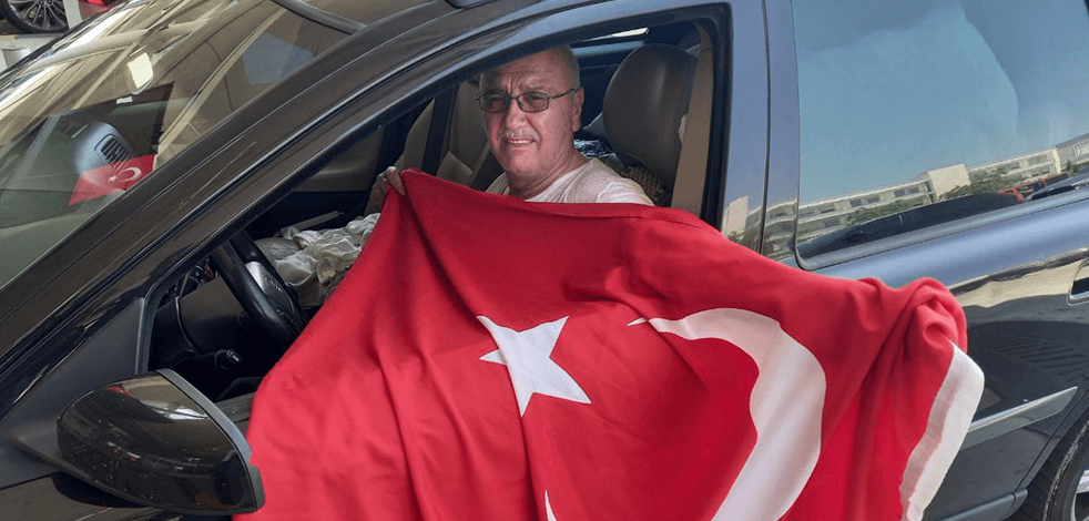 Türkiye’ye gelen gurbetçilerden duygulandıran sözler: Toprağı öpeceğim, vatanımı çok özledim!