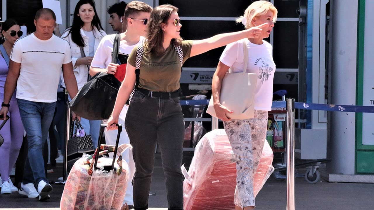 Türkiye'ye gelen Ruslar otel dışına çıkmaktan korkuyor! İşte sebebi