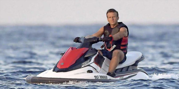 Türkiye’ye meydan okuyan Macron’un o fotoğrafı alay konusu oldu!