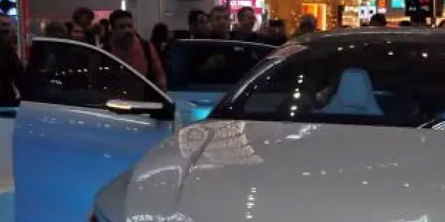 Türkiye'ye müjdeyi verdi! Bakan Kurum'dan Togg müjdesi: 6800 sitenin talebini aldık