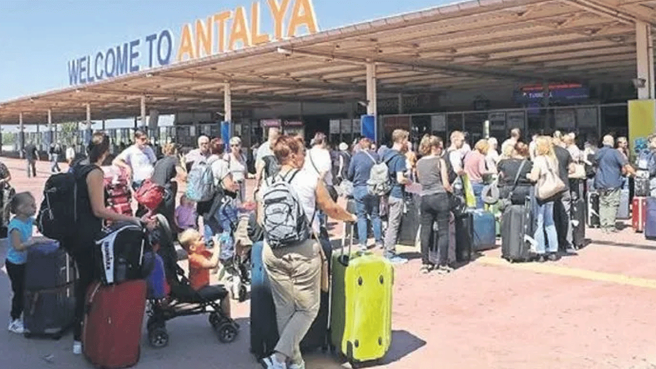 Türkiye'ye turist akını devam ediyor! 4.3 milyon yabancı ziyaretçi geldi!