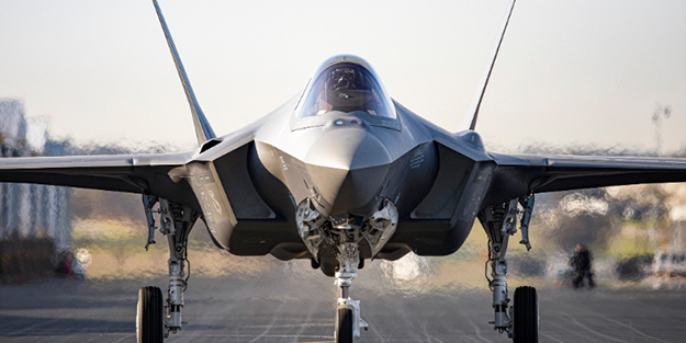 Türkiye'ye verilmeyen F-35'lerin kime verileceği belli oldu! Göz göre göre hırsızlık