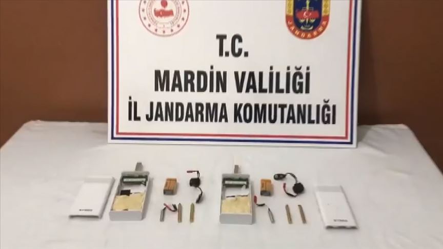 Türkiye'ye yasa dışı yollardan girerken yakalanan 2 kişinin üzerinde patlamaya hazır bomba düzeneği bulundu