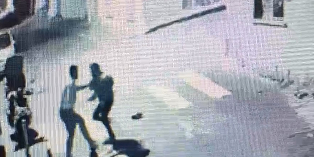 Türkiye'yi ayağa kaldıran vahşetin görüntüsü ortaya çıktı! Üniversite öğrencisi kuryeyi defalarca kez bıçakladı