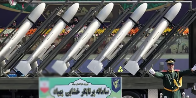 Türkiye'yi de tehdit ediyorlardı! Müslüman ülke 1000 kilometrelik menzilli balistik füzeyi çıkardı