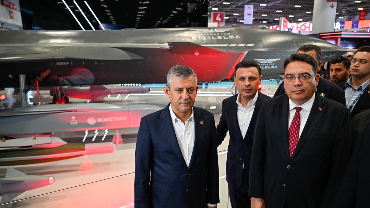 Balıklar değil ama dünya ürktü: SAHA’yı gezen Özel’den ‘kalorifer peteği’ne büyük övgü!