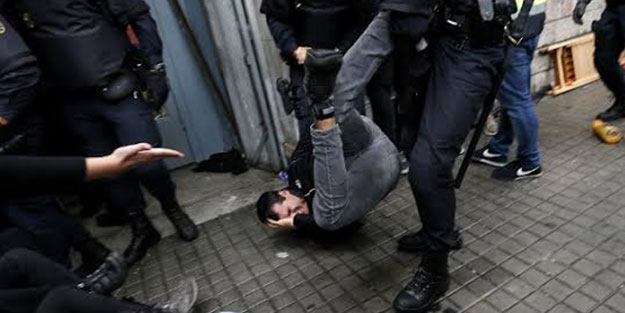 Ayrılıkçı Katalanlara İspanyol polisinden sert müdahale