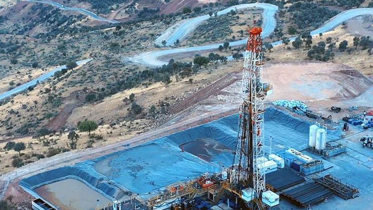 Türkiye'yi sarsacak gelişme! Oradan resmen petrol fışkırıyor! O rezerv dudak uçuklattı! Gabar'dan 5 kat daha fazla