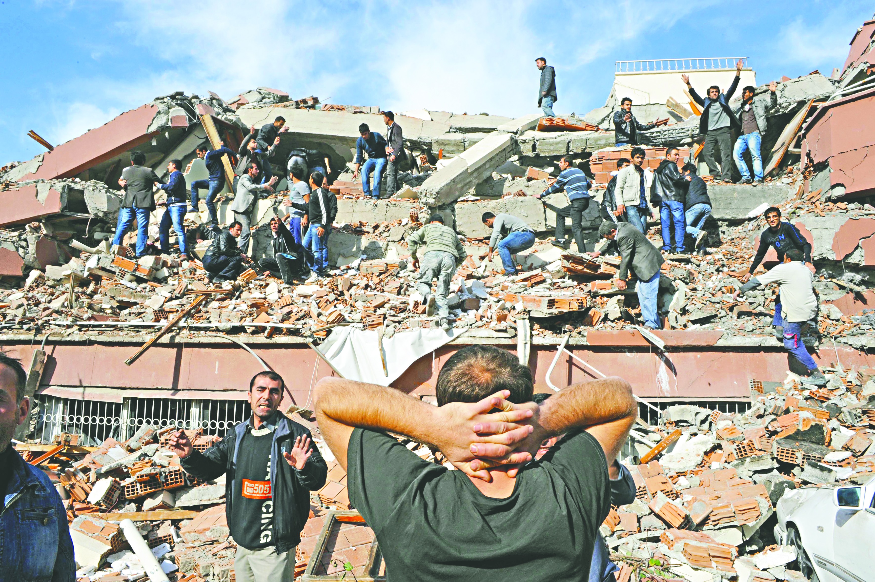 Türkiye’yi tek yürek haline getiren Van depremi dayanışma sembolü oldu