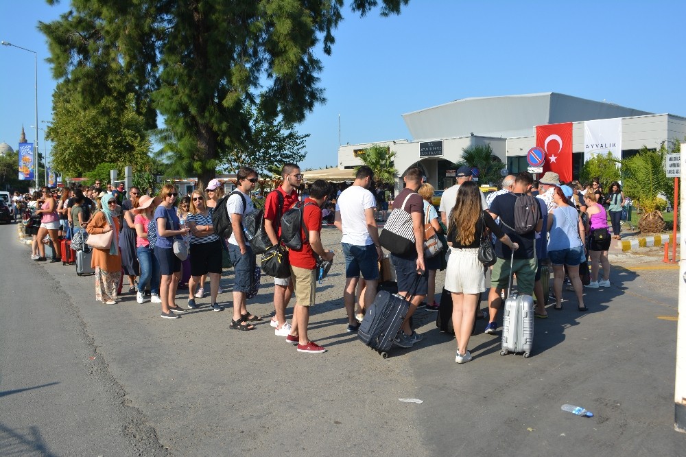 Türkler 15 Temmuz tatili sebebiyle Yunan adalarına akın etti 