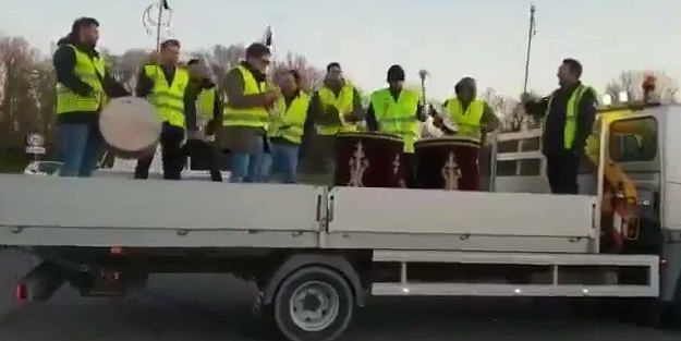 Türklerden Fransız direnişine Mehterli destek