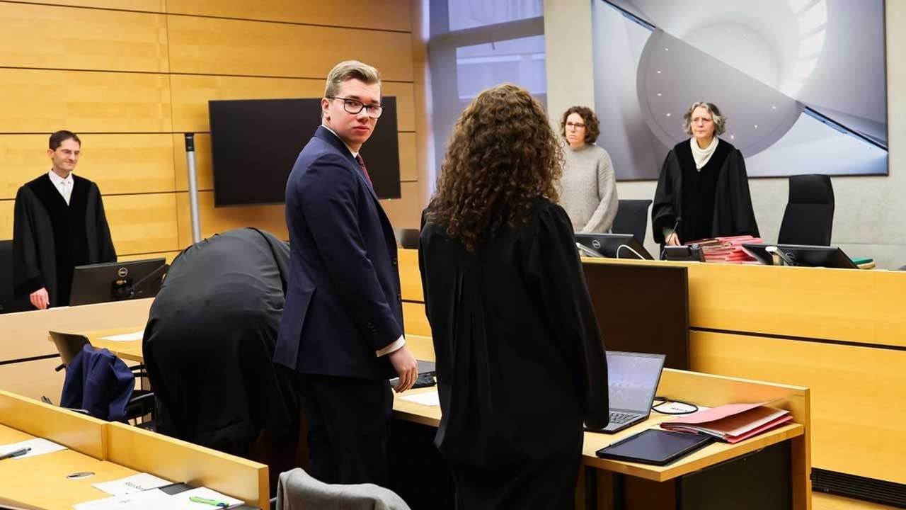 Türkleri hedef alan şarkı çalmıştı! Yargılanmasına başlandı