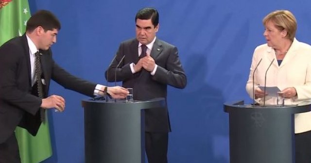 Türkmenistan, Angela Merkel'i ağzı açık bıraktı