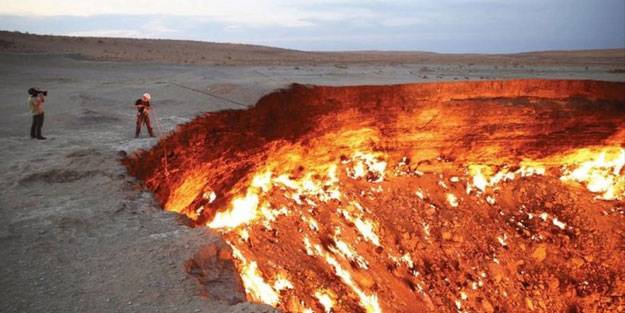 Türkmenistan Başkanı Cehennem Kapısı'nı söndürme talimatı verdi