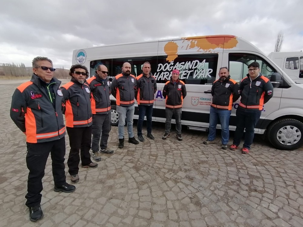 Türkuaz arama kurtarma ekipleri üniversiteli Gülistan’ı aramak için Tunceli’ye gitti 