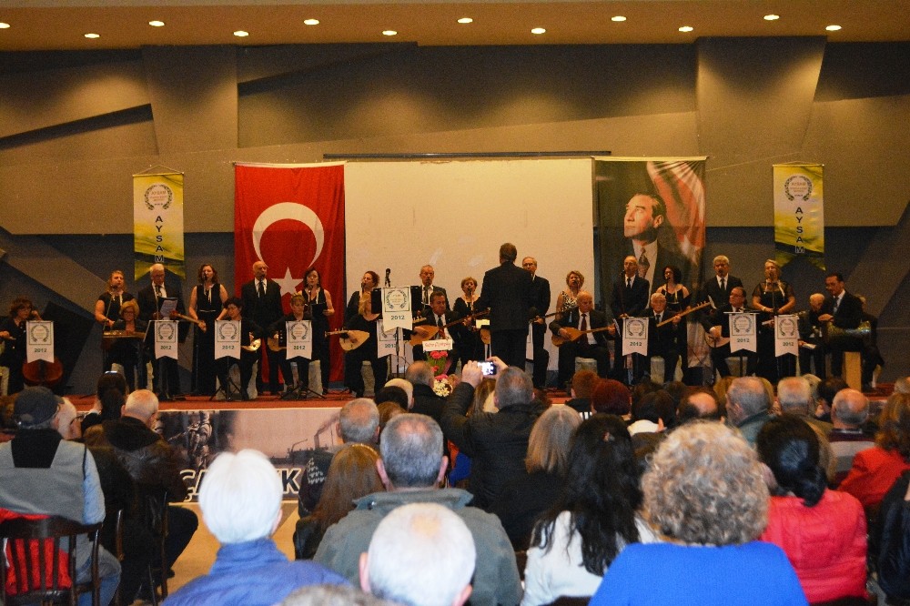 Türkülerle karış karış Anadolu’yu gezdirdiler 