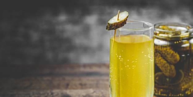 Turşu suyu nasıl yapılır? Turşu suyundan her gün içtiğinizde...