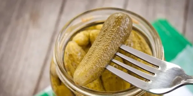 Turşu suyunun 5 inanılmaz faydası! Bunu yapın: Her gün içildiğinde resmen şifa dağıtıyor, her yerde satılıyor