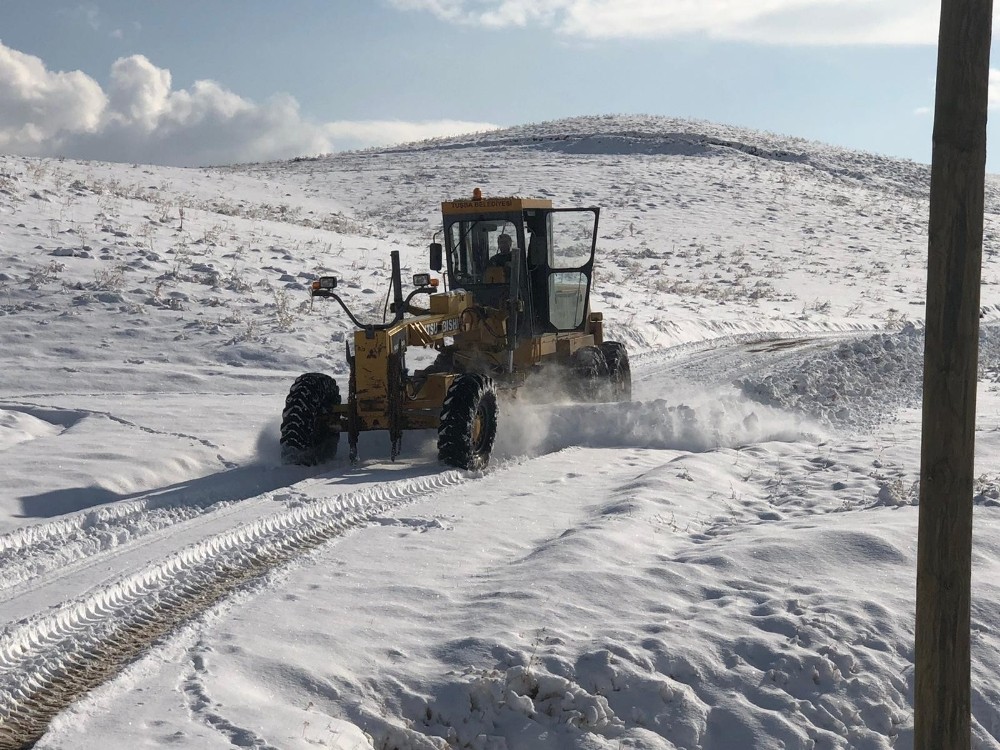 Tuşba Belediyesi, kar mesaisini başarıyla tamamladı 