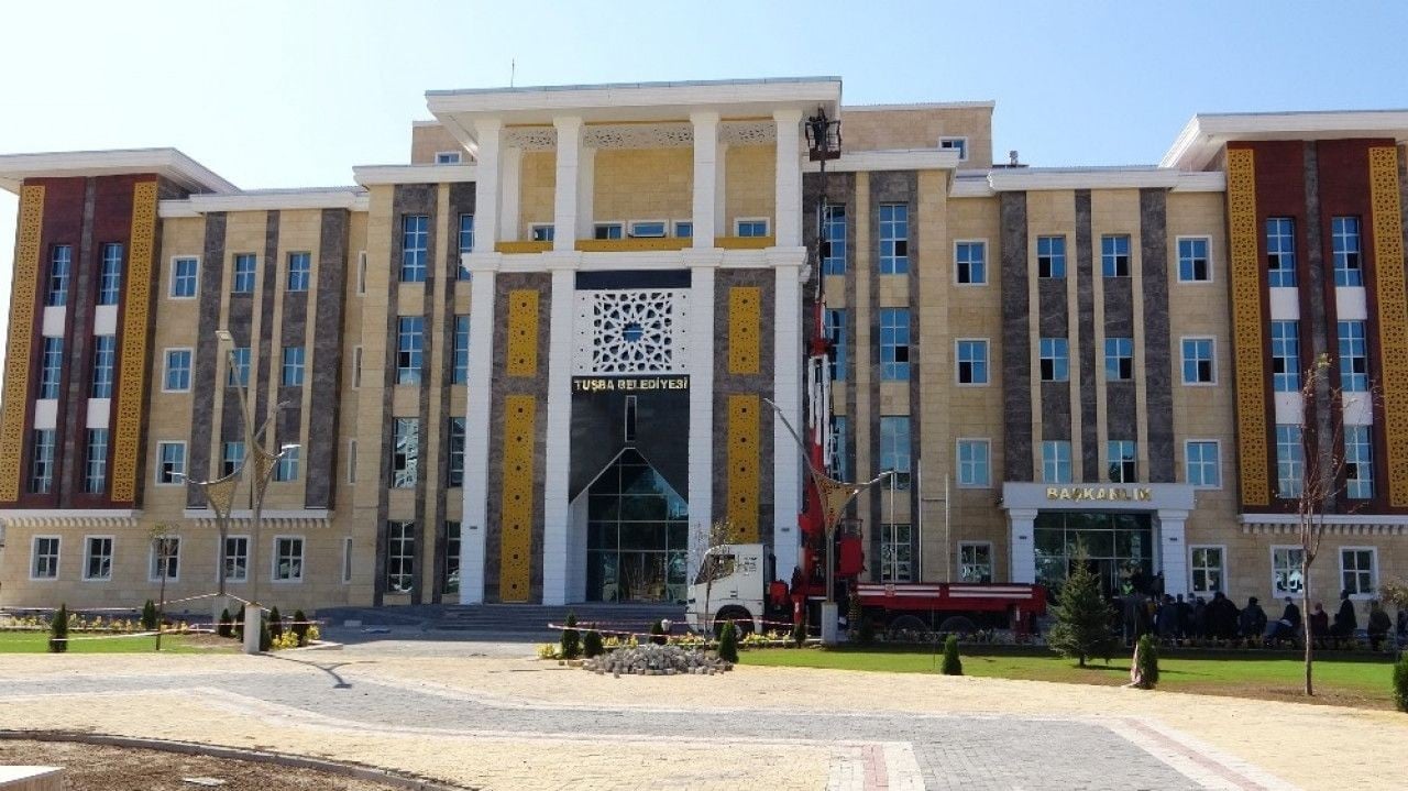 Tuşba Belediyesi, yeni hizmet binasını tanıttı