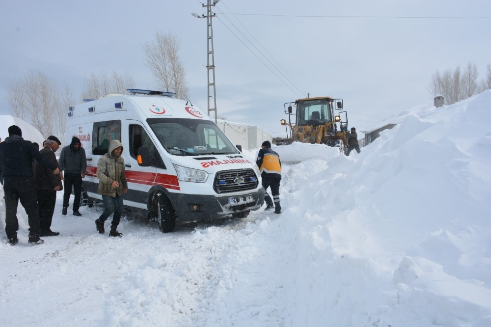 Tuşba Belediyesinden hasta kurtarma operasyonu 
