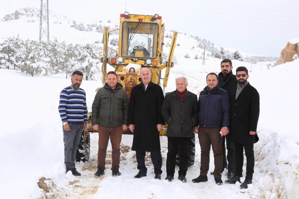 Tuşba Belediyesinden karla mücadele çalışması 