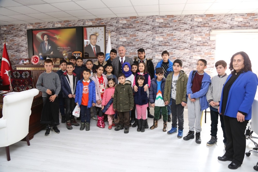 Tuşba Belediyesinden öğrencilere ücretsiz ‘havuz ve sinema’ etkinliği 