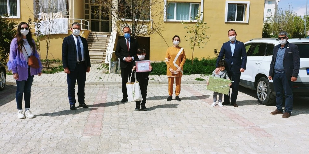 Tuşba’da 23 Nisan yarışmasının ödülleri verildi 