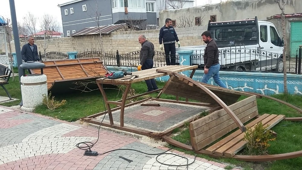 Tuşba’da hizmete çirkin saldırı 