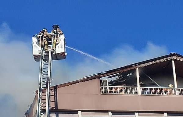 Tuşlu telefona kızdı evi yaktı