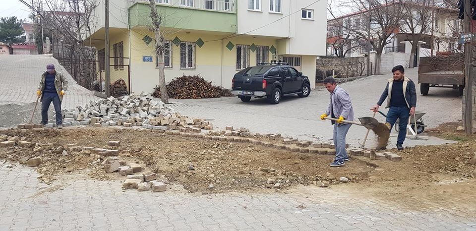 Tut Belediyesi kış sonrası yollarda bakım yapıyor 